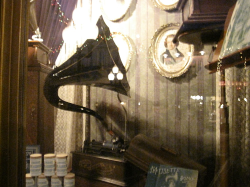 editon_home_phonograph.jpg