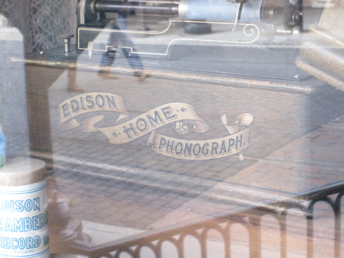 editon_home_phonograph2.jpg